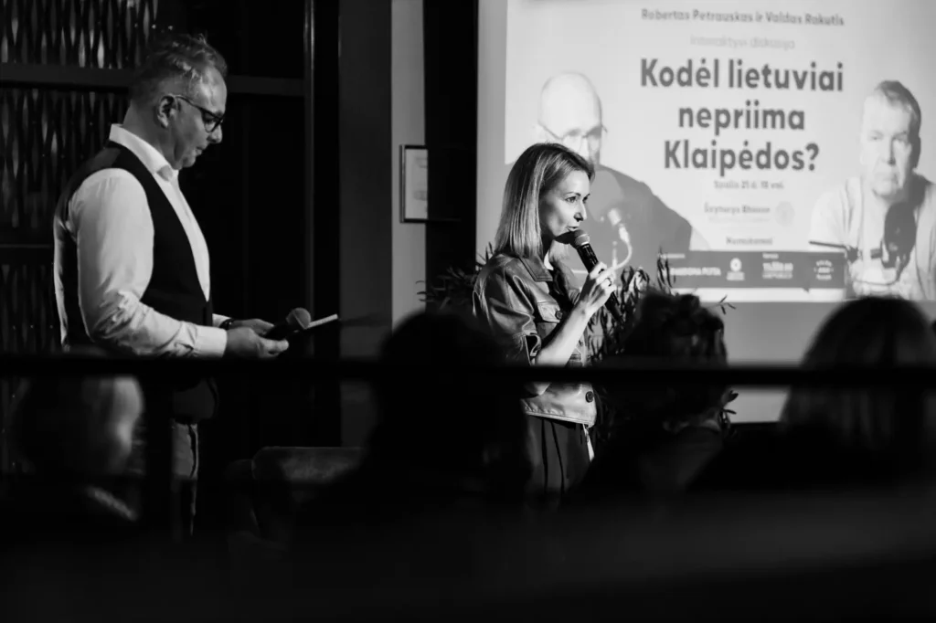 raudona plyta istoriku R Petrausko ir V Rakucio diskusija 003