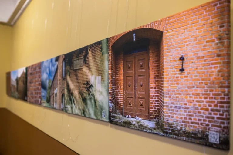 Fotografijų paroda „Raudonos Klaipėdos krašto plytos“ – Klaipėdos universitete