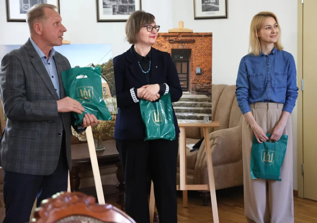 paroda raudonos plytos palangoje 001