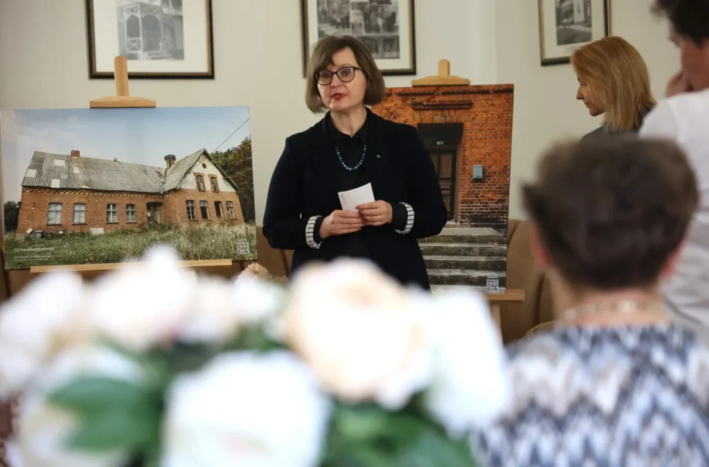 paroda raudonos plytos palangoje 002