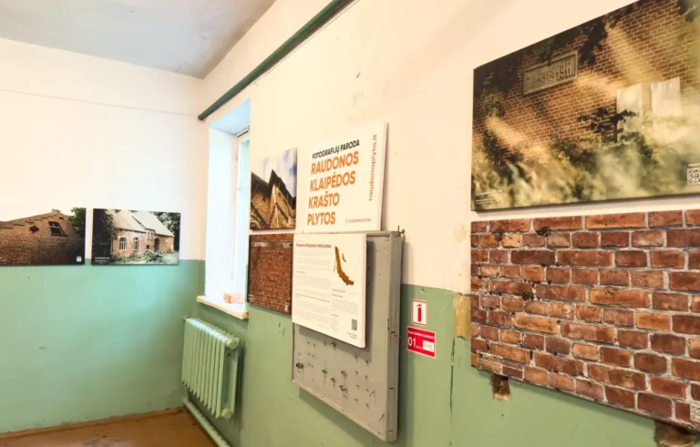 Nidoje – raudonų plytų pastatų fotografijų parodos pristatymas su istorikais