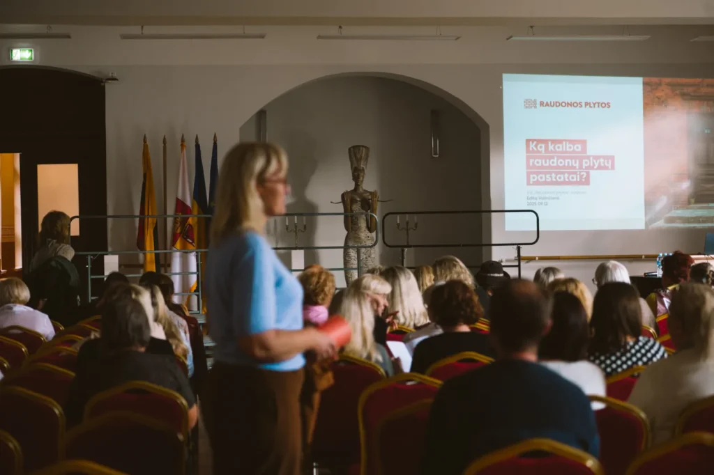 paskaita ka kalba raudonu plytu pastatai 007