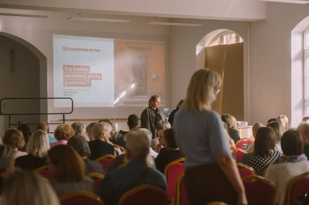 paskaita ka kalba raudonu plytu pastatai 011