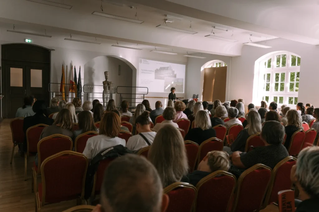 paskaita ka kalba raudonu plytu pastatai 017