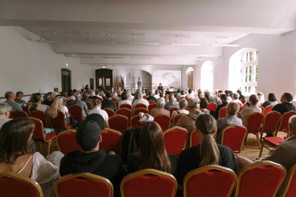 paskaita ka kalba raudonu plytu pastatai 020