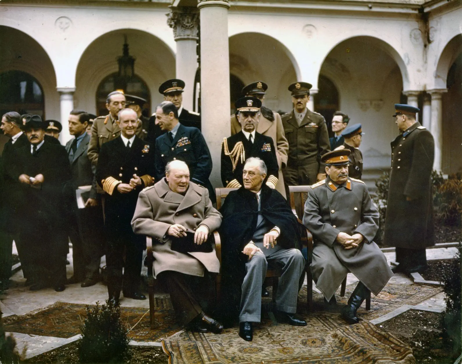 Didžiosios Britanijos, JAV ir SSRS lyderiai konferencijoje Jaltoje, 1945-02-04. Šaltinis: National Archives, Catalogue ref: INF 14/447