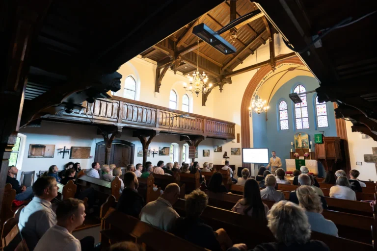 Raudonų plytų paroda Nidoje Evangelikų liuteronų bažnyčioje